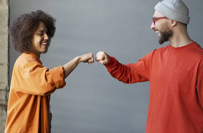 شادی در تقویت روابط